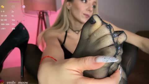 Snapshot of _emily__sweety_ chatting on 12-15-24, 12:38 Emily online show from 12-15-24, 12:38