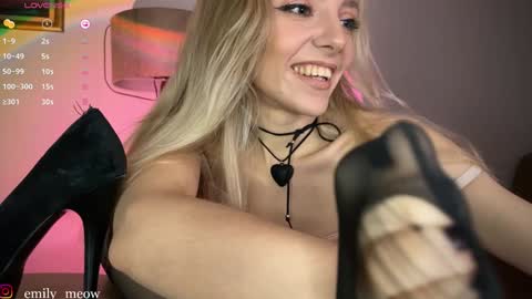 Snapshot of _emily__sweety_ chatting on 12-21-24, 01:10 Emily online show from 12-21-24, 01:10