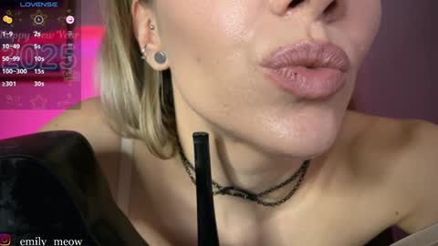 Snapshot of _emily__sweety_ chatting on 01-03-25, 05:20 Emily online show from 01-03-25, 05:20