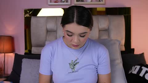Isabella online show from 05-12-26, 12:02