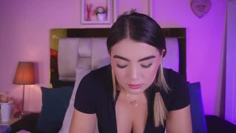 Isabella online show from 06-18-26, 12:09
