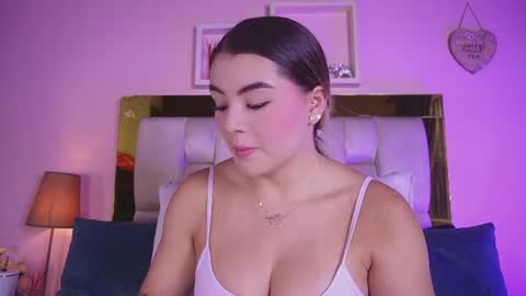 Isabella online show from 06-22-26, 12:02