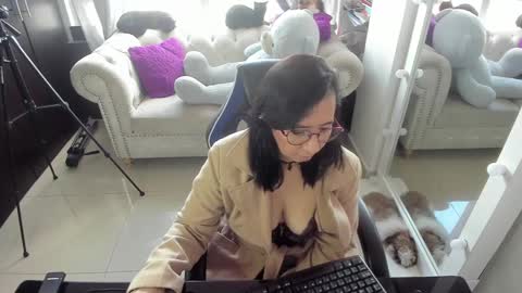 Emma online show from 12-17-24, 03:06