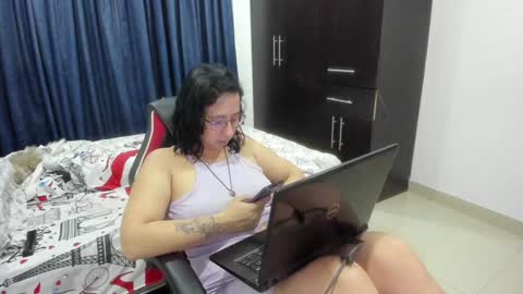 Emma online show from 01-18-25, 03:20