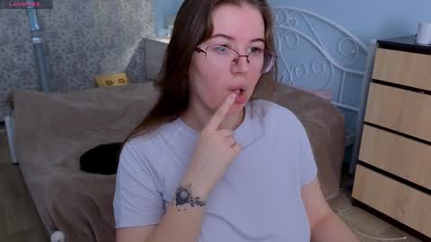 Snapshot of _enni__ chatting on 12-04-24, 10:57 Sam online show from 12-04-24, 10:57