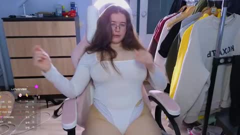 Snapshot of _enni__ chatting on 12-22-24, 09:33 Sam online show from 12-22-24, 09:33