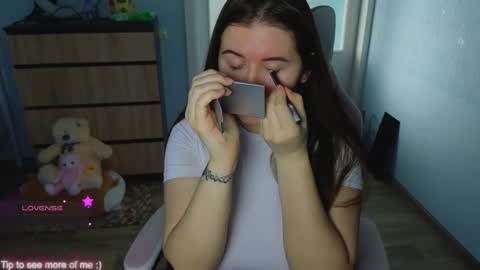 Snapshot of _enni__ chatting on 02-08-25, 01:22 Sam online show from 02-08-25, 01:22