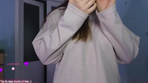 Snapshot of _enni__ chatting on 02-11-25, 06:01 Sam online show from 02-11-25, 06:01