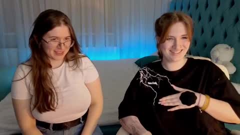 Snapshot of _enni__ chatting on 02-17-25, 04:09 Sam online show from 02-17-25, 04:09