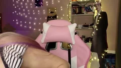 EveEva online show from 02-09-26, 02:04