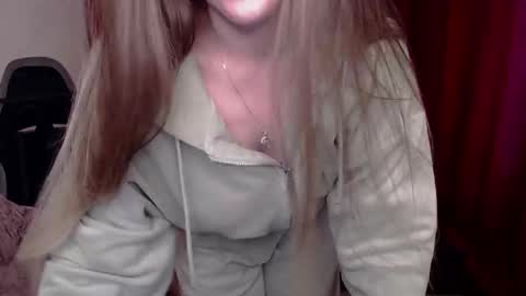 Evie online show from 09-12-25, 08:36