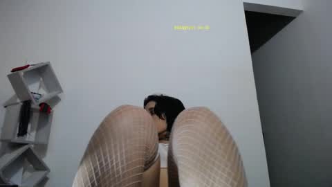  Exa help me position myself with your thumb up thanks  online show from 03-02-25, 11:42