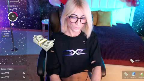 Snapshot of _f_r_a_u_ chatting on 02-28-25, 01:05 F R A U online show from 02-28-25, 01:05