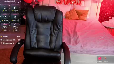 Snapshot of _f_r_a_u_ chatting on 03-08-25, 07:05 F R A U online show from 03-08-25, 07:05