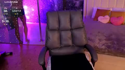 Snapshot of _f_r_a_u_ chatting on 10-13-25, 01:05 F R A U online show from 10-13-25, 01:05