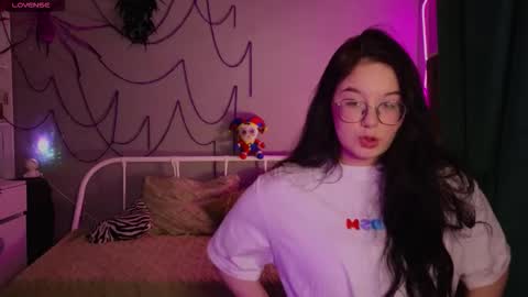 Snapshot of _favorite_ chatting on 10-30-25, 05:57 KENDALL  NATHAN MARRY  RYANPVT IS OPEN online show from 10-30-25, 05:57