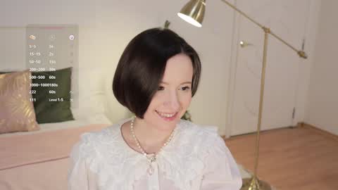 Snapshot of _female_essence_ chatting on 12-27-24, 11:31 Essie online show from 12-27-24, 11:31