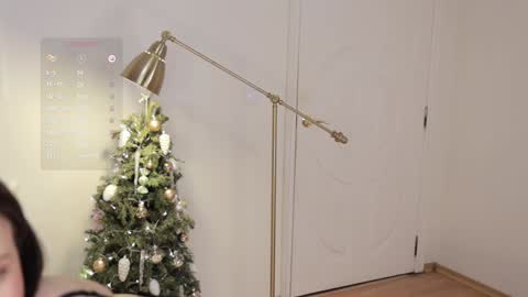 Snapshot of _female_essence_ chatting on 01-11-25, 03:34 Essie online show from 01-11-25, 03:34