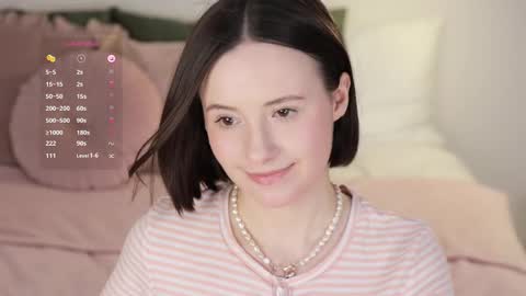 Snapshot of _female_essence_ chatting on 03-05-25, 09:27 Essie online show from 03-05-25, 09:27