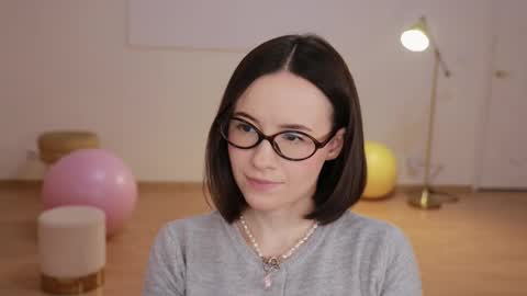 Snapshot of _female_essence_ chatting on 10-13-25, 03:56 Essie online show from 10-13-25, 03:56