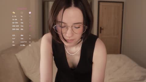 Snapshot of _female_essence_ chatting on 03-06-26, 07:21 Essie online show from 03-06-26, 07:21