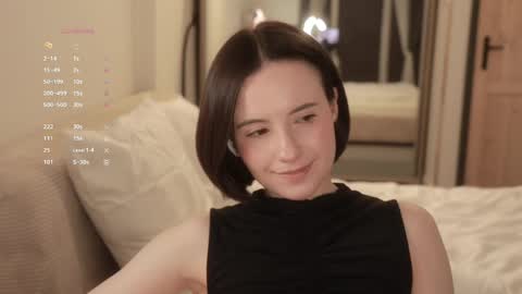 Snapshot of _female_essence_ chatting on 04-15-26, 07:21 Essie online show from 04-15-26, 07:21