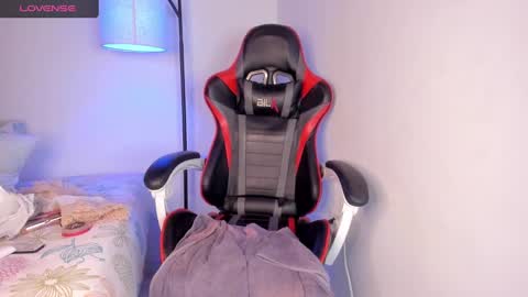 Snapshot of _giovaa_ chatting on 01-25-25, 11:00 G I O V A online show from 01-25-25, 11:00