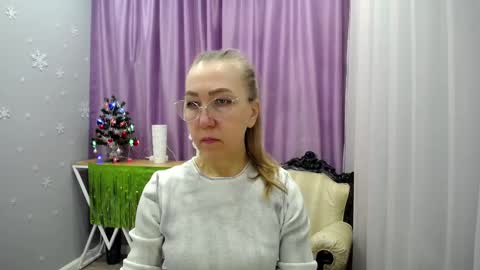 Snapshot of _greybunny_ chatting on 12-29-24, 10:45 _greybunny_ online show from 12-29-24, 10:45