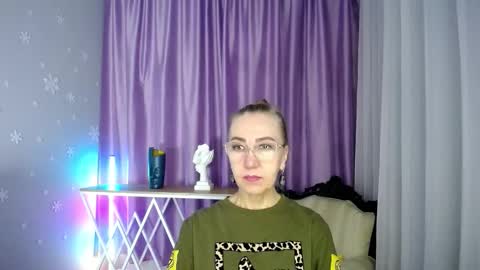 Snapshot of _greybunny_ chatting on 09-09-25, 08:14 _greybunny_ online show from 09-09-25, 08:14