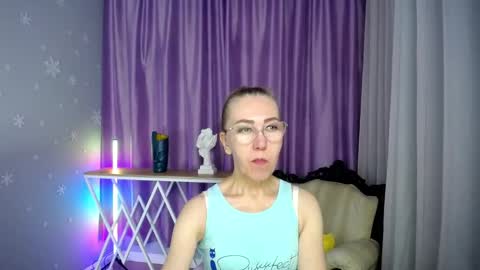 Snapshot of _greybunny_ chatting on 09-13-25, 10:37 _greybunny_ online show from 09-13-25, 10:37