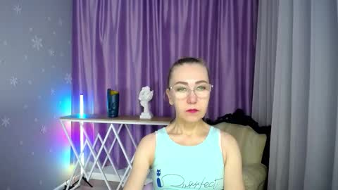 Snapshot of _greybunny_ chatting on 09-15-25, 08:25 _greybunny_ online show from 09-15-25, 08:25