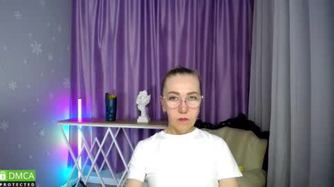 Snapshot of _greybunny_ chatting on 09-21-25, 11:12 _greybunny_ online show from 09-21-25, 11:12