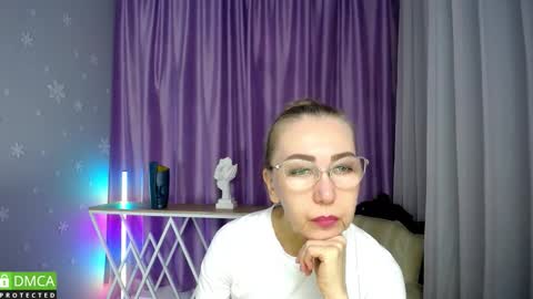 Snapshot of _greybunny_ chatting on 09-24-25, 09:23 _greybunny_ online show from 09-24-25, 09:23