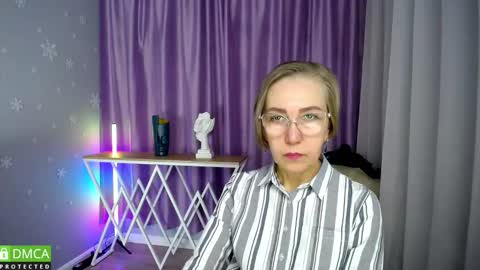 Snapshot of _greybunny_ chatting on 10-11-25, 10:14 _greybunny_ online show from 10-11-25, 10:14