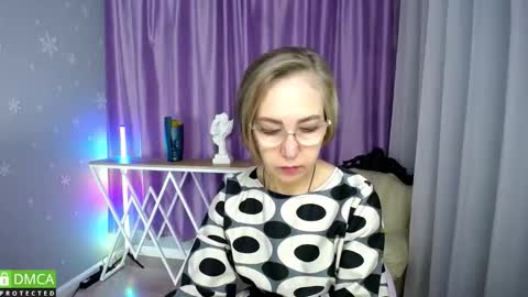 Snapshot of _greybunny_ chatting on 10-12-25, 10:25 _greybunny_ online show from 10-12-25, 10:25