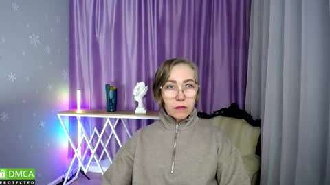 Snapshot of _greybunny_ chatting on 10-21-25, 10:05 _greybunny_ online show from 10-21-25, 10:05