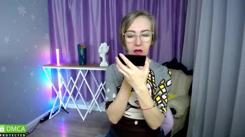 Snapshot of _greybunny_ chatting on 10-30-25, 09:44 _greybunny_ online show from 10-30-25, 09:44