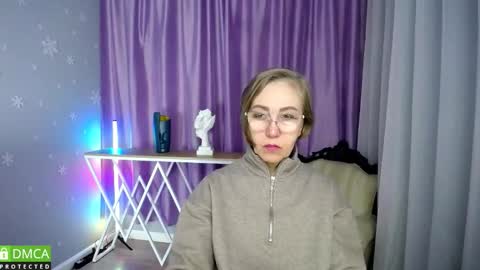 Snapshot of _greybunny_ chatting on 11-01-25, 09:55 _greybunny_ online show from 11-01-25, 09:55