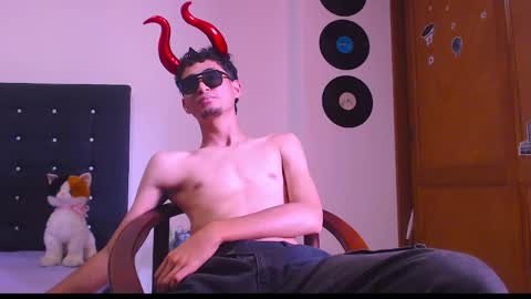 GsusssFeets online show from 10-31-25, 07:37