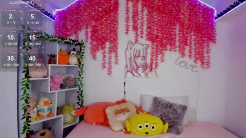 Snapshot of _hanna_sky chatting on 09-30-25, 12:21 Hanna Botero online show from 09-30-25, 12:21