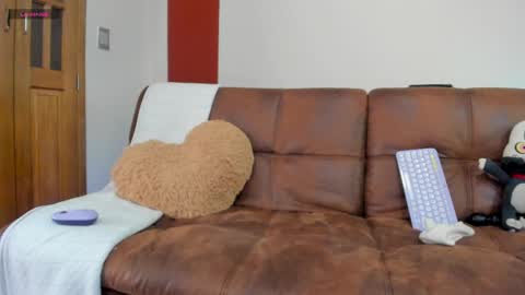 _hottie__ online show from 05-13-26, 09:00