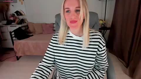 Snapshot of _i_d_a_ chatting on 03-05-25, 07:16 Ida online show from 03-05-25, 07:16