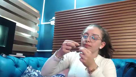 Isa online show from 02-17-25, 05:43