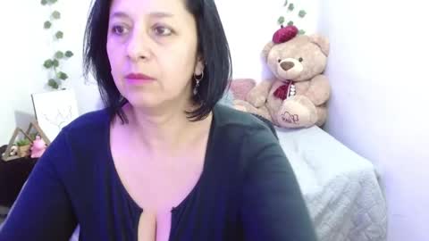 Snapshot of _isis74_ chatting on 09-21-25, 09:49 Camila online show from 09-21-25, 09:49