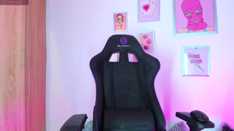 Snapshot of _ivanna_volk chatting on 10-09-25, 01:25 Ivanna online show from 10-09-25, 01:25