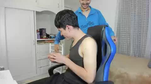 Snapshot of _jamesboy chatting on 09-10-25, 12:32 James online show from 09-10-25, 12:32