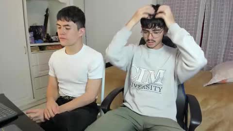 Snapshot of _jamesboy chatting on 10-12-25, 10:31 James online show from 10-12-25, 10:31