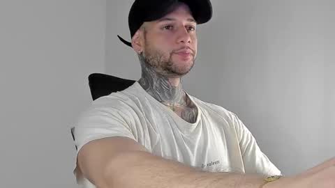 Snapshot of _jamesleandros chatting on 09-27-25, 04:39 jeison online show from 09-27-25, 04:39