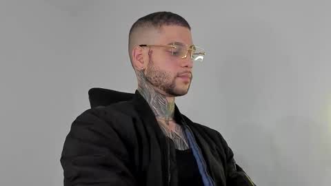 Snapshot of _jamesleandros chatting on 10-01-25, 12:16 jeison online show from 10-01-25, 12:16