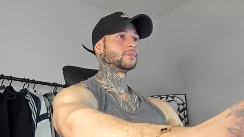 Snapshot of _jamesleandros chatting on 10-10-25, 01:37 jeison online show from 10-10-25, 01:37